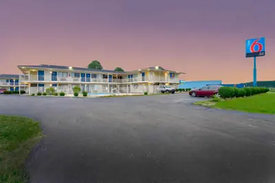 Photo 2 - Motel 6-Lumberton, NC