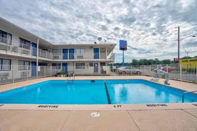 Photo 5 - Motel 6-Lumberton, NC