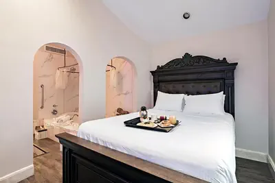 Photo 3 - Chateau Avalon