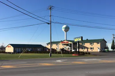 Photo 2 - Royal Inn Motel