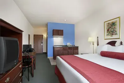 Photo 2 - Days Inn & Suites by Wyndham Romeoville