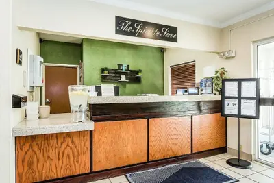 Photo 2 - Comfort Inn Davenport East - Bettendorf