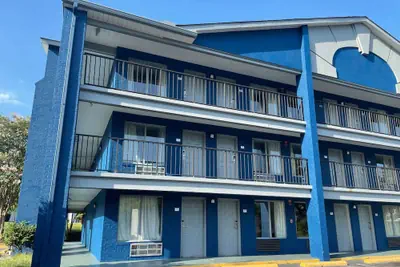 Photo 3 - Travelodge by Wyndham Mobile Al