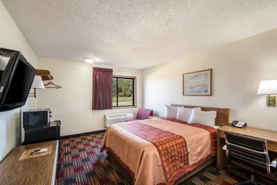 Photo 2 - Americas Best Value Inn & Suites Harrisonville