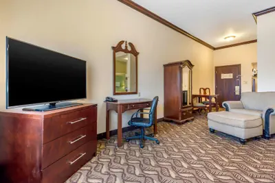 Photo 3 - Quality Inn & Suites Zanesville City Center