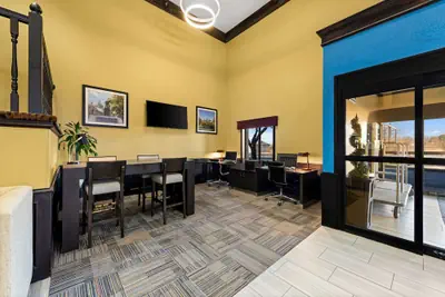 Photo 2 - Quality Inn Warrensburg