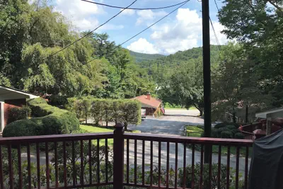 Photo 2 - Mountain Aire Cottages, Inn, & Glamping