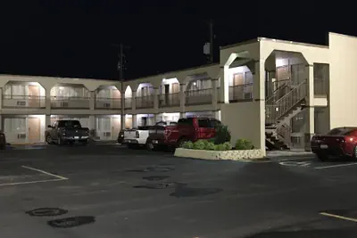 Photo 2 - Hutchinson Inn