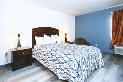Photo 4 - Coratel Inn & Suites by Jasper Park City - Wichita North