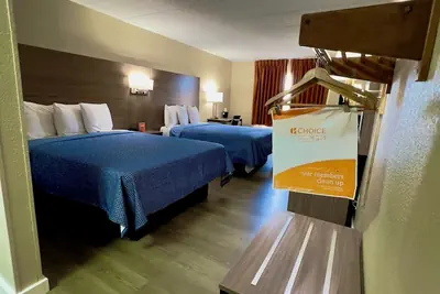 Photo 4 - Econo Lodge Willowbrook