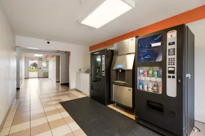 Photo 5 - Motel 6 Davenport, IA