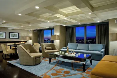 Photo 5 - Crowne Plaza Chicago Ohare Hotel & Conf Ctr by IHG