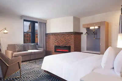 Photo 4 - Hotel Royer Urbana Champaign, Tapestry Collection by Hilton