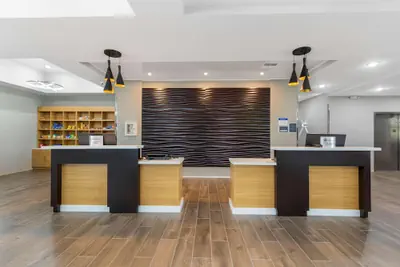 Photo 4 - La Quinta Inn & Suites by Wyndham Coralville Iowa City