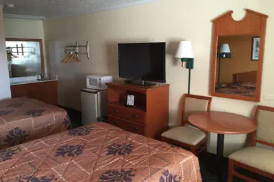 Photo 2 - Budget Inn