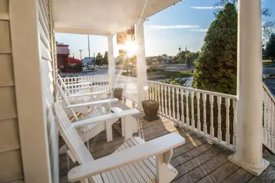 Photo 5 - Our Guest Inn and Suites - Downtown