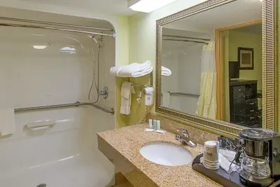 Photo 5 - Clarion Inn Columbia Airport
