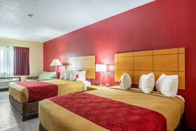 Photo 4 - Econo Lodge Topeka at Wanamaker