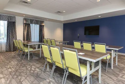 Photo 5 - Hampton Inn & Suites Chicago Schaumburg