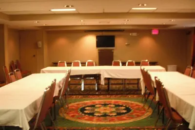 Photo 2 - Days Inn by Wyndham Clanton AL