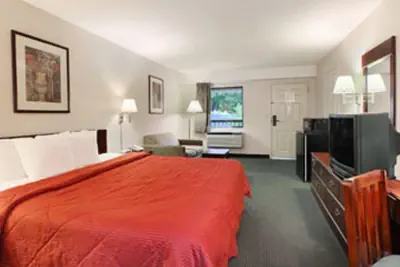 Photo 5 - Days Inn & Suites by Wyndham Columbia Airport