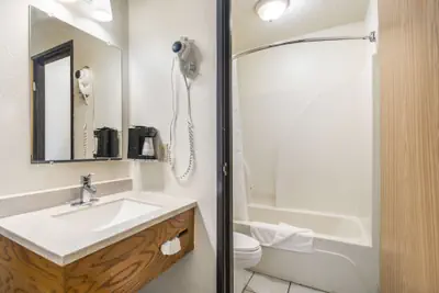 Photo 5 - Americas Best Value Inn & Suites Harrisonville