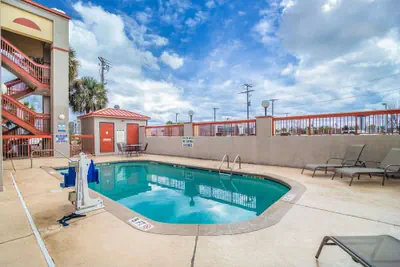 Photo 2 - Quality Inn & Suites Ft. Jackson Maingate