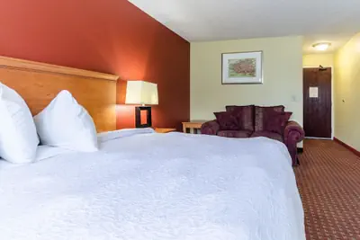 Photo 4 - Rodeway Inn & Suites Jacksonville near Camp Lejeune