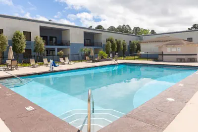 Photo 2 - Cottonwood Suites Savannah Hotel & Conference Center