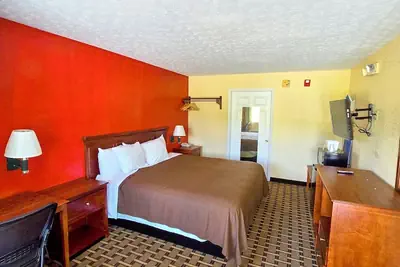 Photo 3 - Garden Inn & Suites