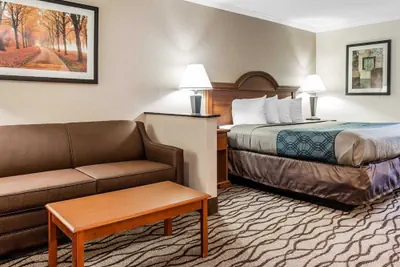 Photo 4 - Econo Lodge Inn & Suites Cayce I-26 Airport