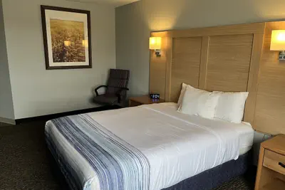 Photo 4 - Days Inn & Suites by Wyndham Williamsburg IA North