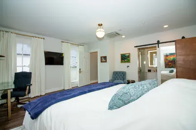 Photo 2 - The Colonial Inn, an Ascend Collection Hotel