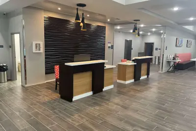 Photo 2 - La Quinta Inn & Suites by Wyndham Coralville Iowa City