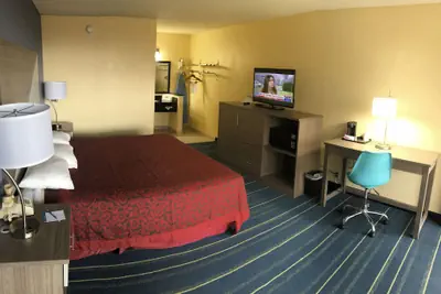 Photo 5 - Days Inn by Wyndham Salem, Illinois