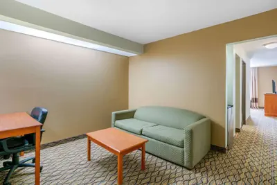 Photo 5 - Quality Inn & Suites Jefferson City