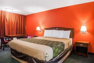 Photo 4 - Econo Lodge Jefferson City