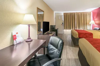 Photo 3 - Econo Lodge Andalusia