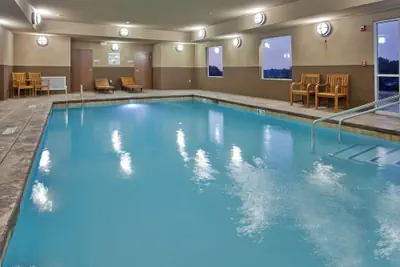 Photo 2 - Holiday Inn Express Hotel & Suites St. Joseph by IHG