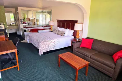 Photo 4 - Garden Inn & Suites