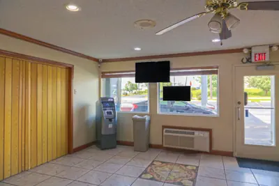 Photo 5 - Economy Inn By OYO Ashburn