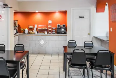 Photo 2 - Rodeway Inn & Suites Carrollton