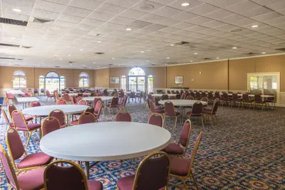 Photo 5 - Cottonwood Suites Savannah Hotel & Conference Center