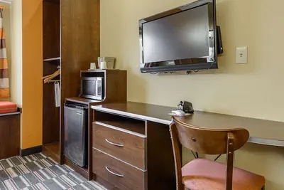 Photo 2 - Microtel Inn & Suites by Wyndham Greenville/University Medic