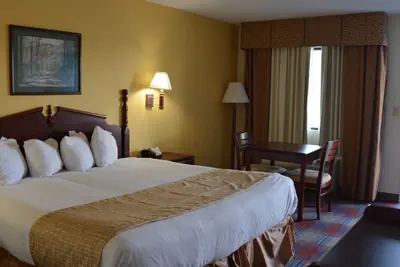Photo 4 - Travelodge by Wyndham Montgomery East