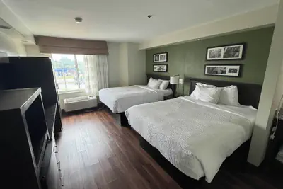 Photo 3 - Broad St Inn