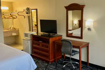 Photo 3 - Baymont by Wyndham Troy