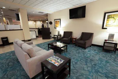 Photo 3 - Quality Inn & Suites Downtown Mansfield