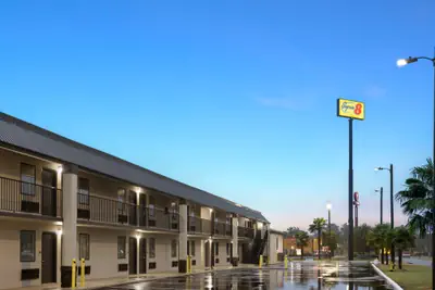 Photo 2 - Super 8 by Wyndham Perry National Fairground Area I-75