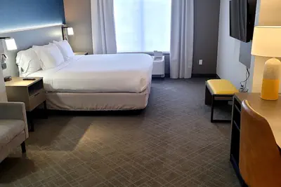 Photo 3 - Comfort Inn & Suites Arlington Heights - Schaumburg